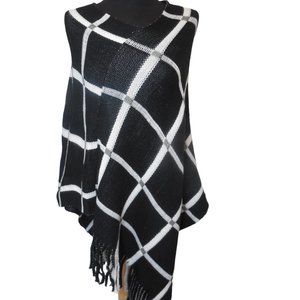 Poncho Pullover NWT Top Plaid black white fringed one size winterwear